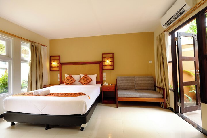 Room 10 of 77