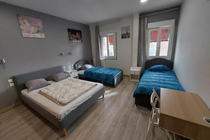 Room 2 of 10