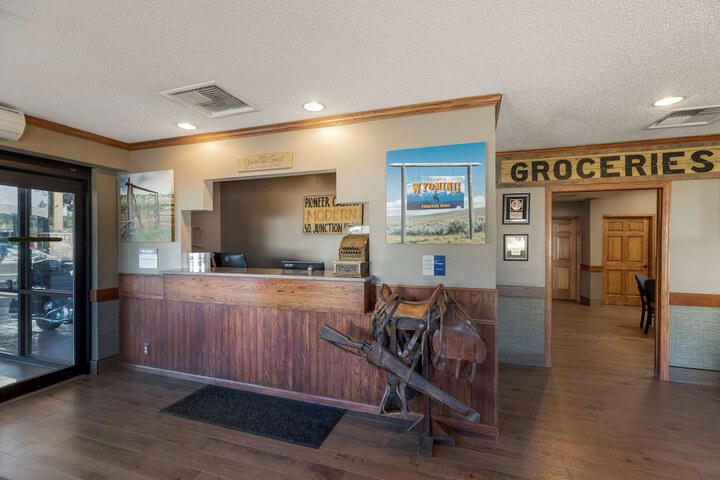 Guest Lobby