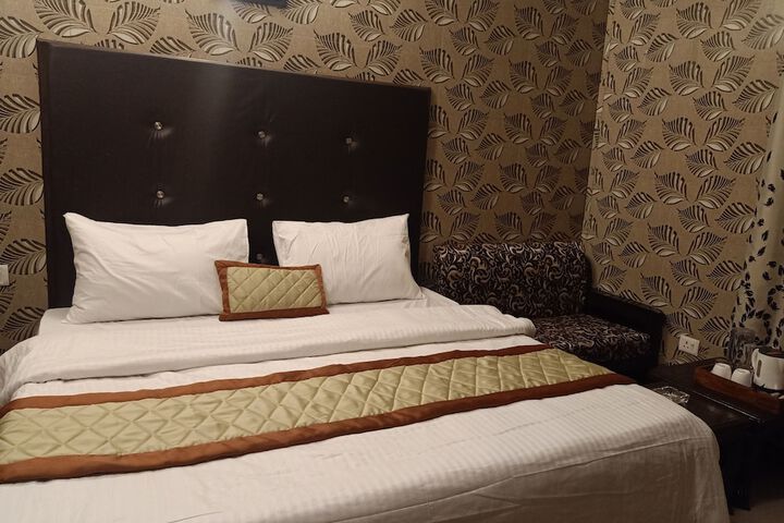 Room 8 of 50