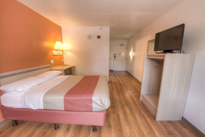 2 Double Beds (13 of 16)