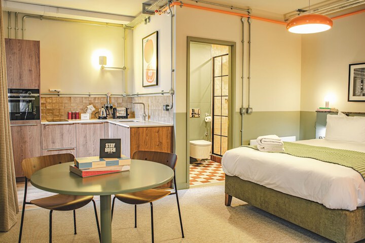 Room 4 of 36