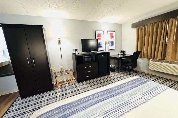 1 King Bed Mobility Accessible (12 of 23)