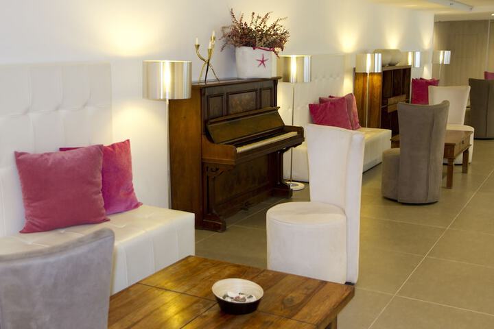 Hotel Interior 6 of 38