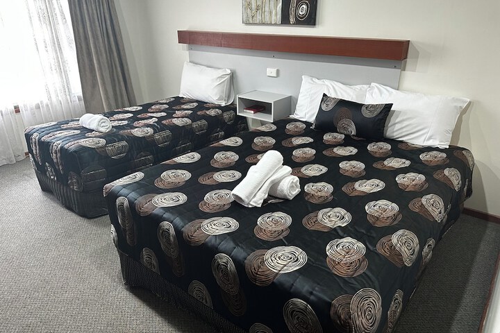 Room 9 of 32