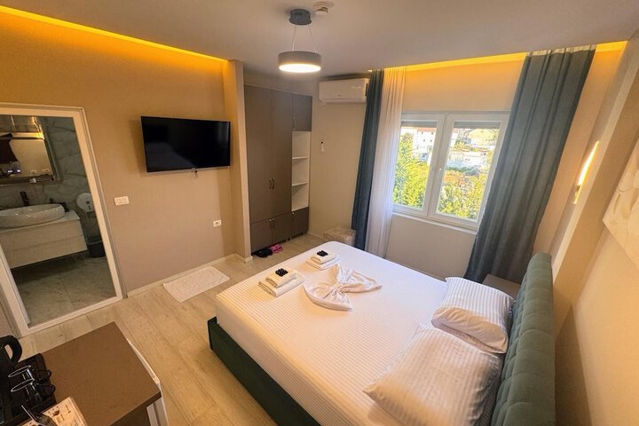 Room 16 of 77
