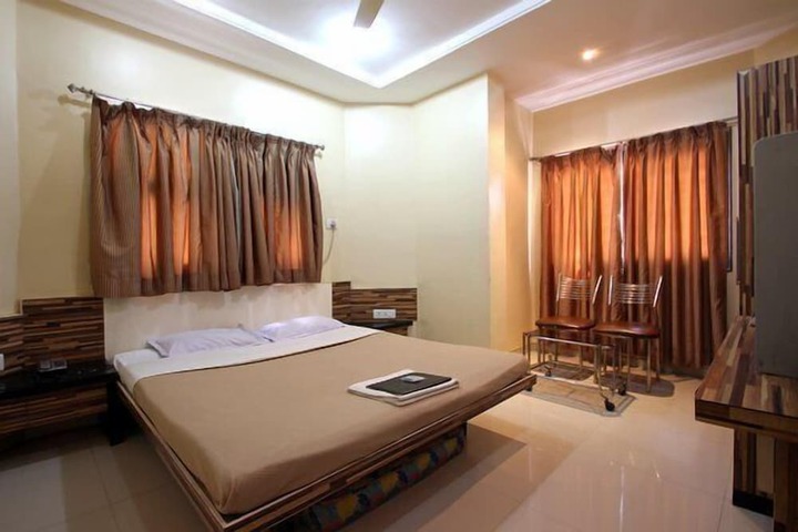 Room 9 of 30