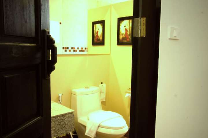 Room 17 of 38