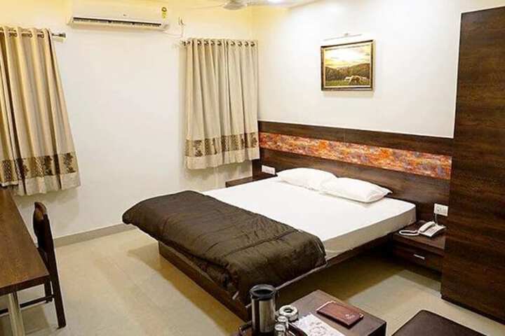 Room 7 of 13