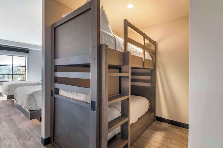 2 Queen Beds (12 of 27)