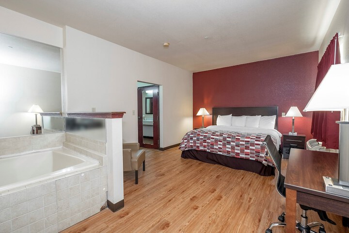 1 King Bed (13 of 15)