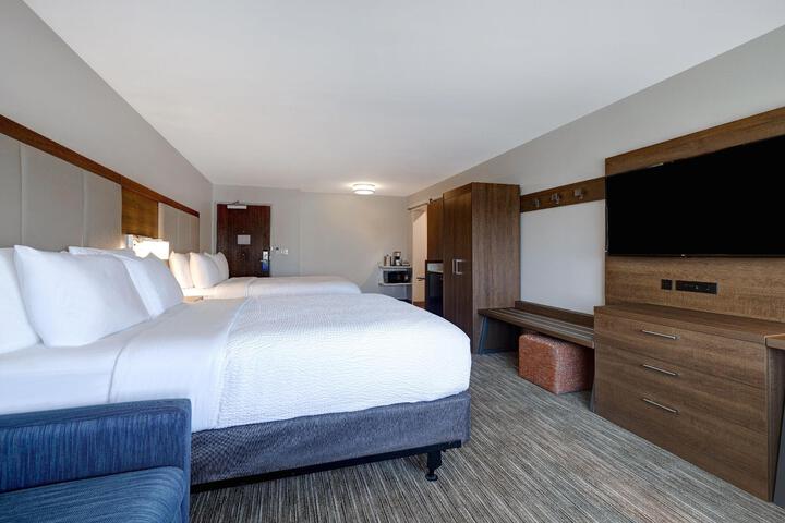 2 Queen Beds (9 of 20)