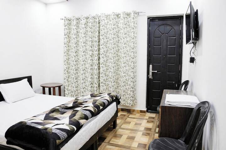 Room 2 of 17