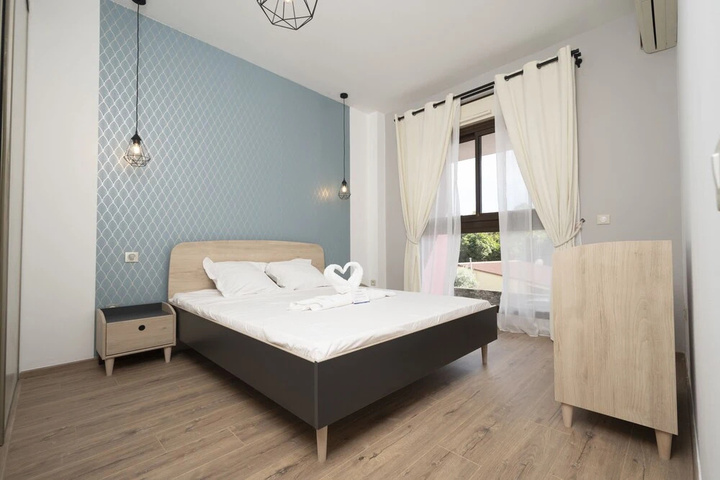 Room 4 of 15