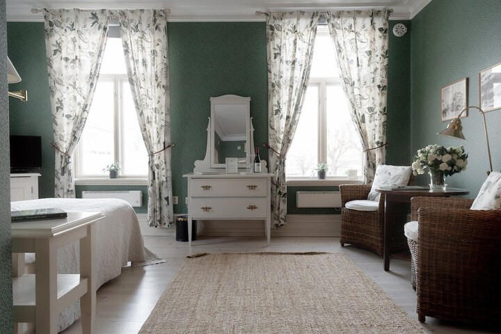 Room 17 of 51
