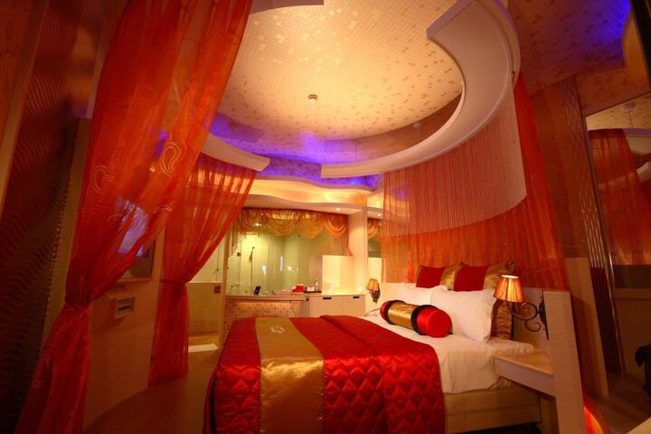 Room 21 of 33