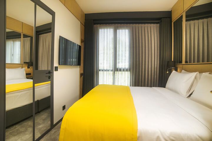 Room 9 of 30