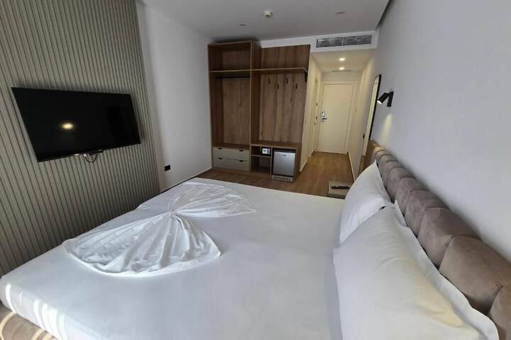 Room 17 of 46