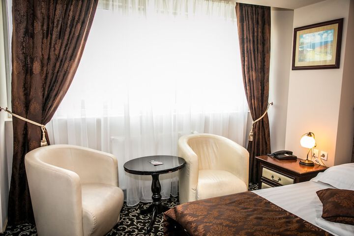 Room 6 of 68