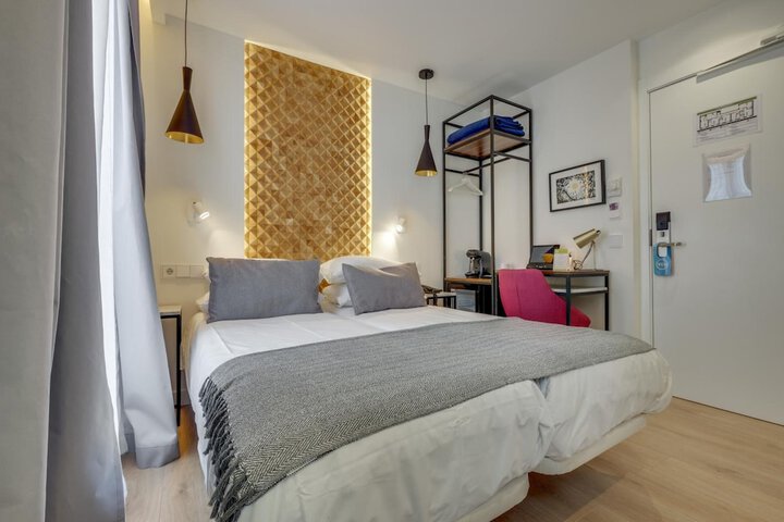 Room 15 of 34
