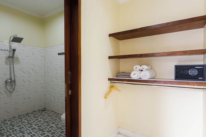 Room 52 of 73