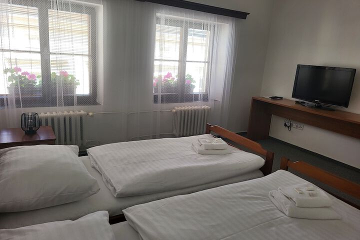 Room 7 of 18