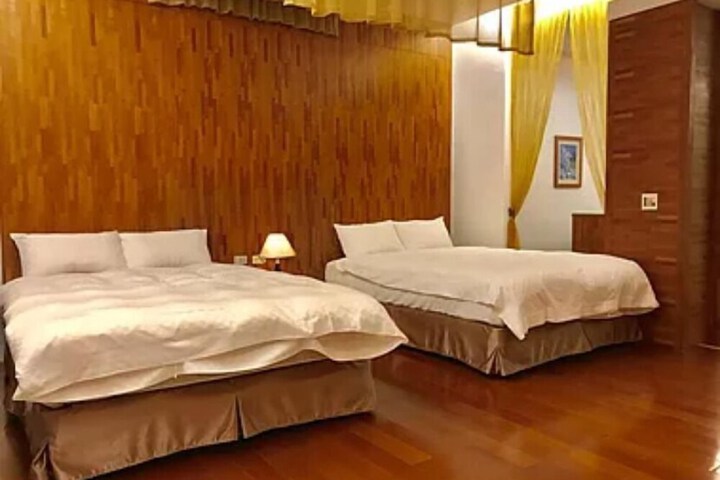 Room 15 of 33