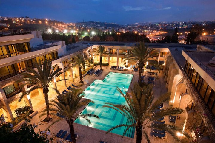Hotel with Pool