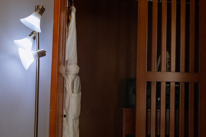 Room 13 of 76