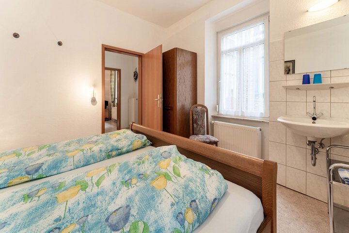 Room 8 of 39