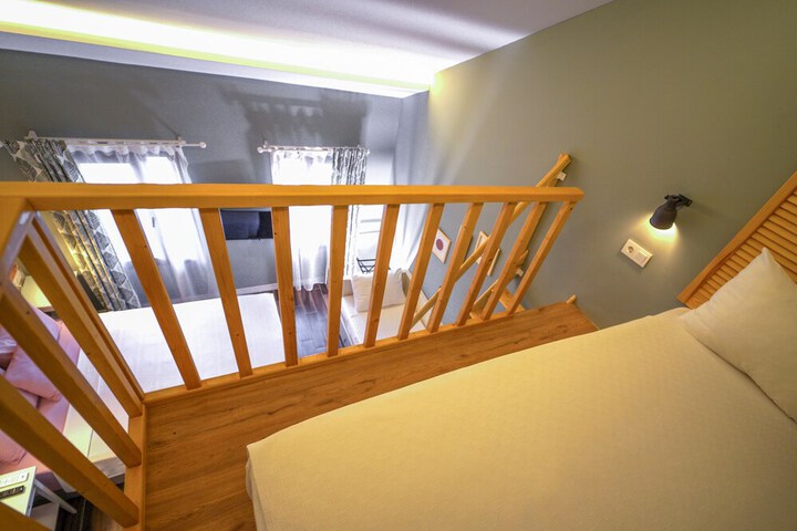 Room 7 of 27