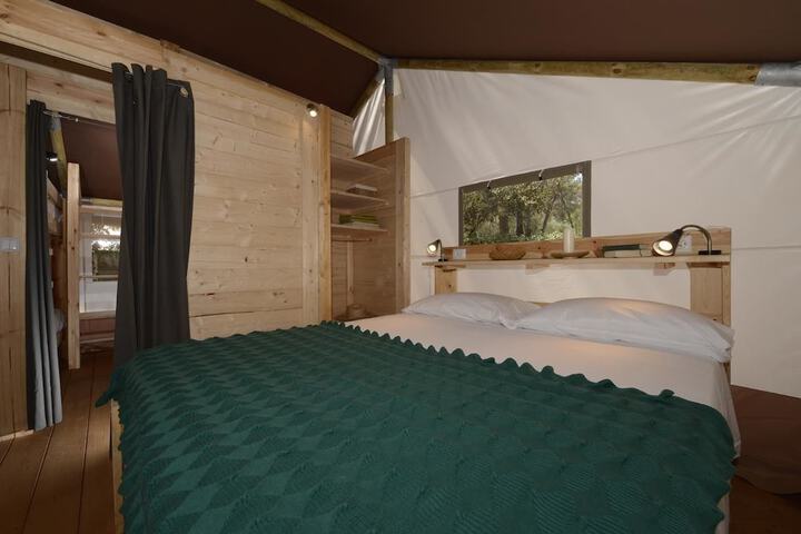 Room 8 of 50