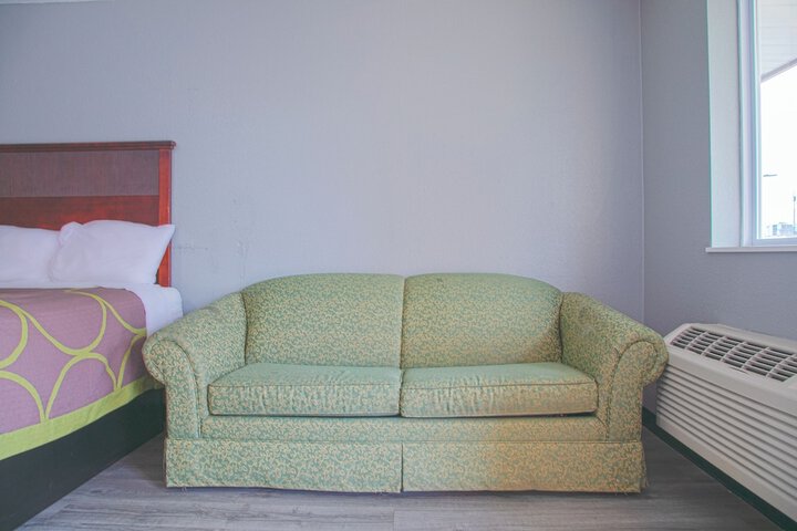 1 Queen Bed (5 of 8)