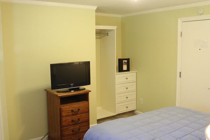 Room 8 of 110
