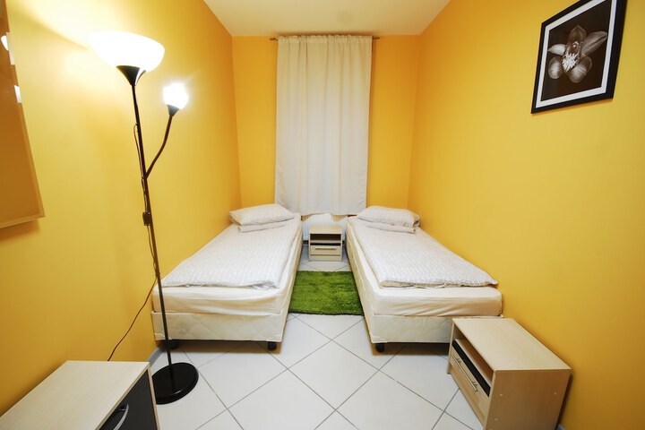 Room 25 of 100