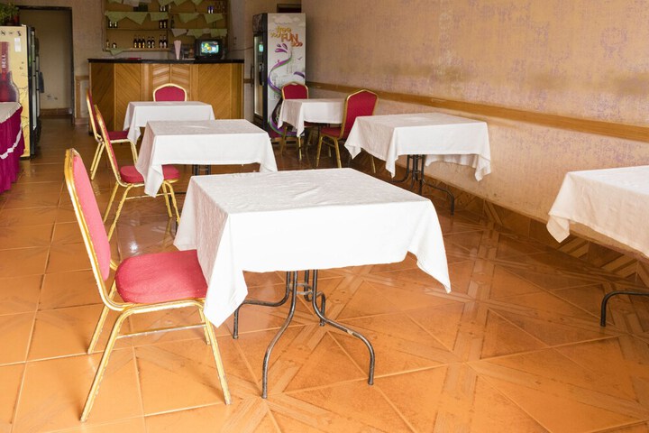 Dining 33 of 43