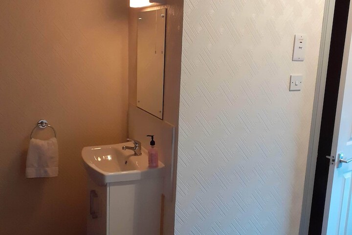 Room 4 of 28