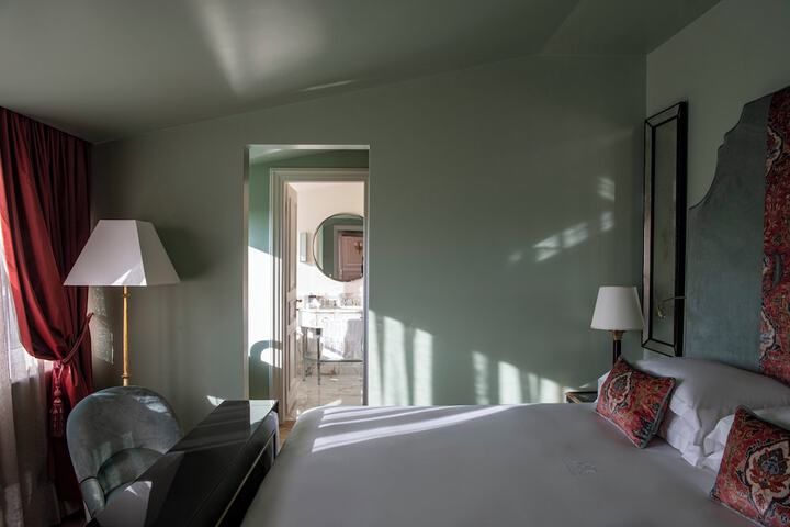 Room 26 of 179
