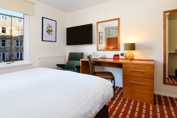 Room 10 of 97
