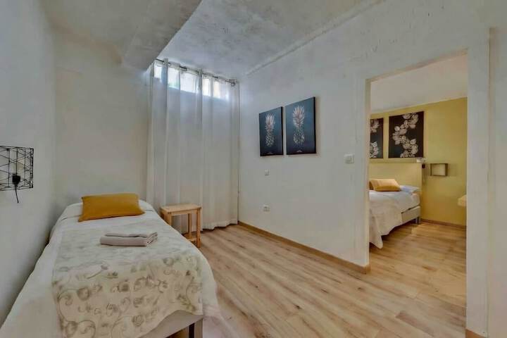 Room 29 of 48