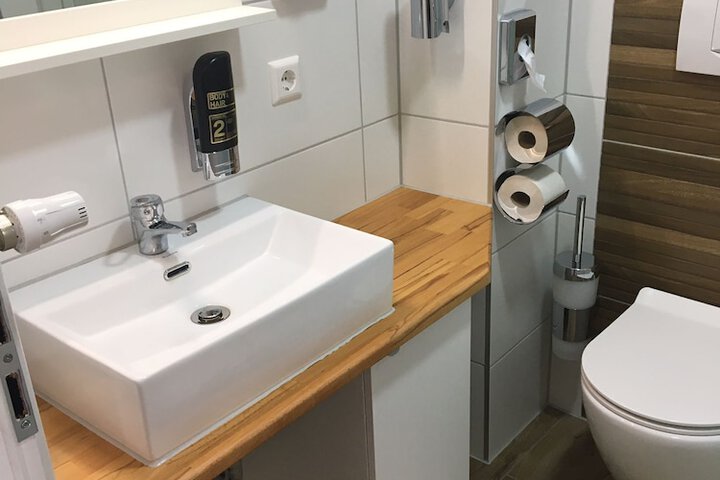 Room 16 of 37