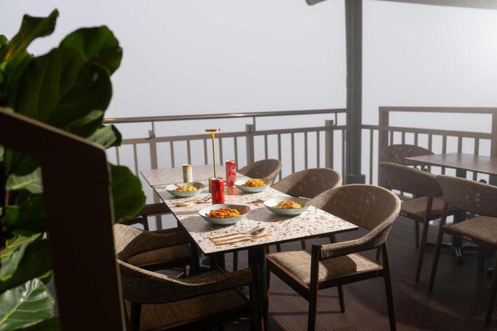 Dining 6 of 23