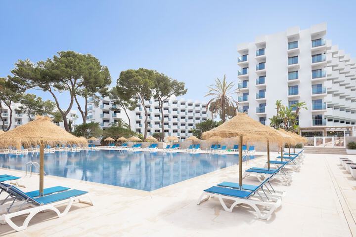 Hotel Pool