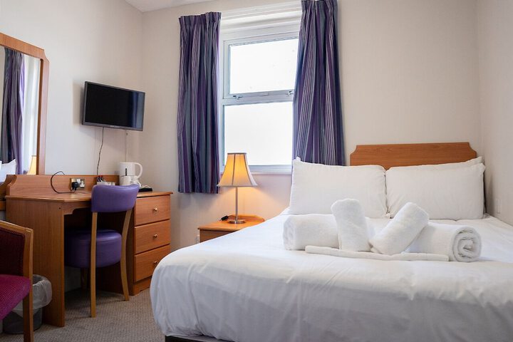 Room 15 of 102