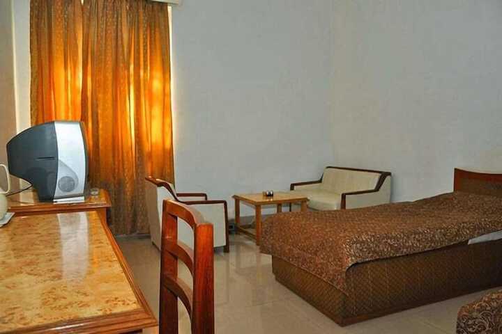 Room 5 of 14