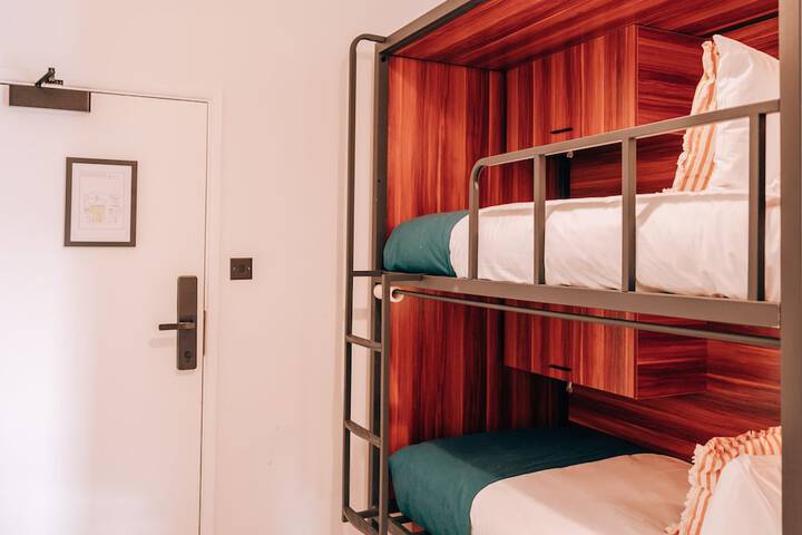 Room 15 of 52