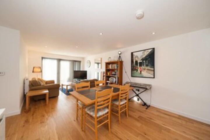Room 5 of 11