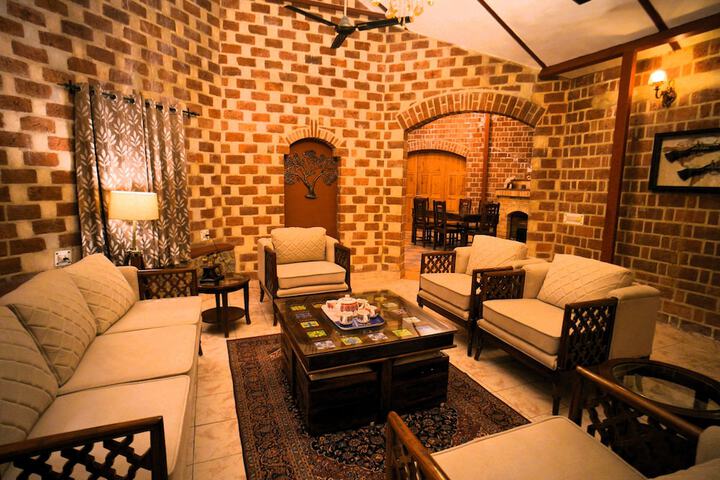Lounge 59 of 79