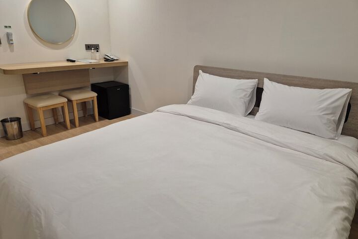 Room 11 of 31