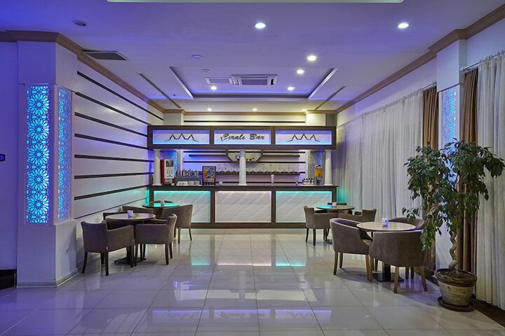Lounge 88 of 101
